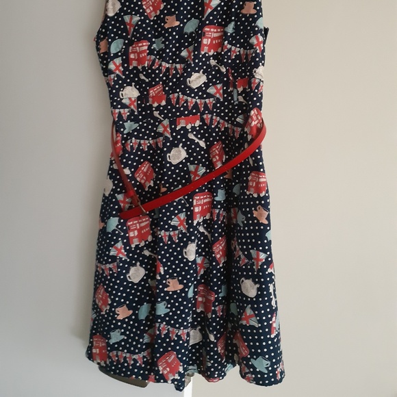 English dress - Picture 2 of 5